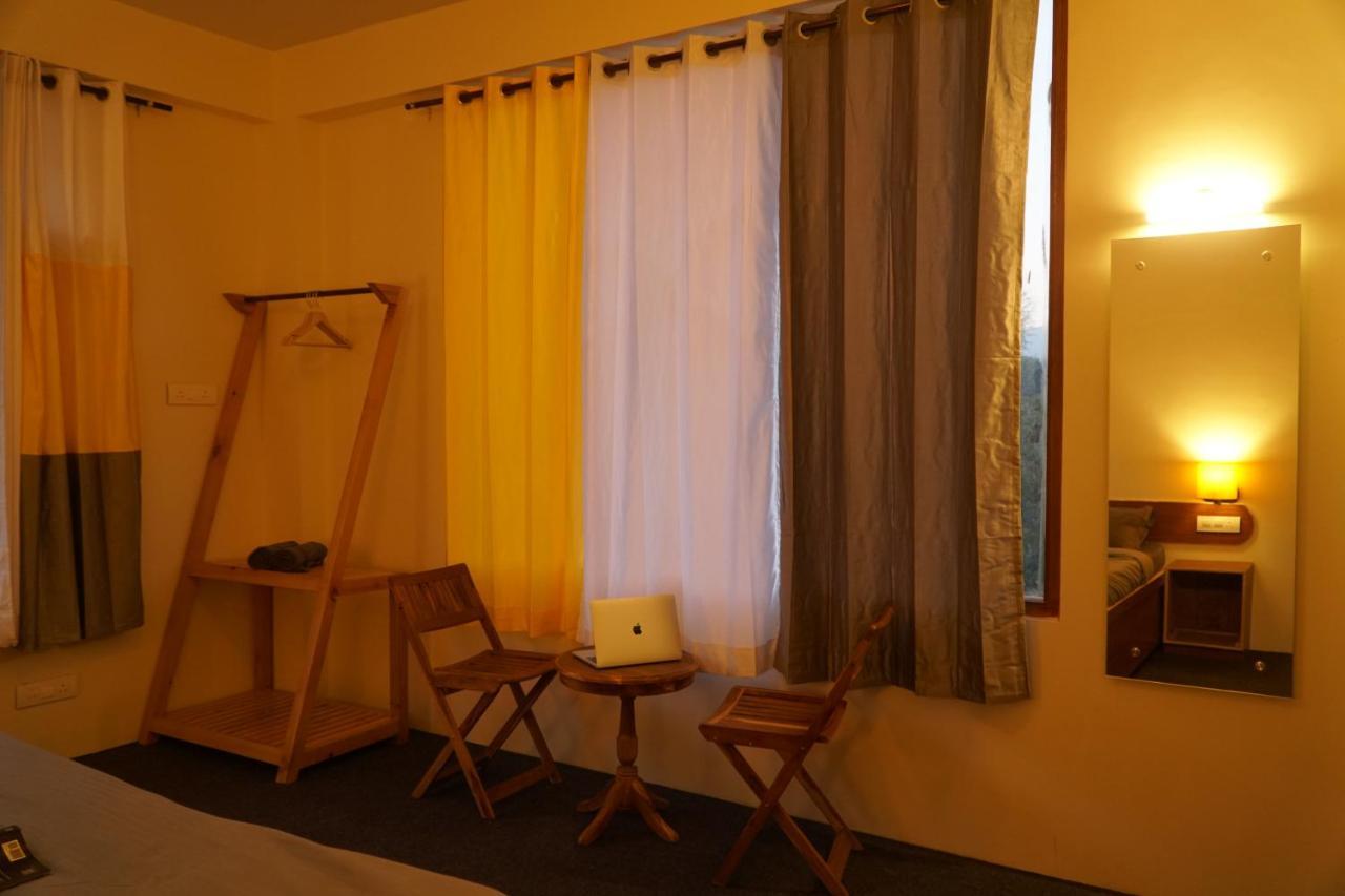 Firefly Hostel Manāli Eksteriør billede