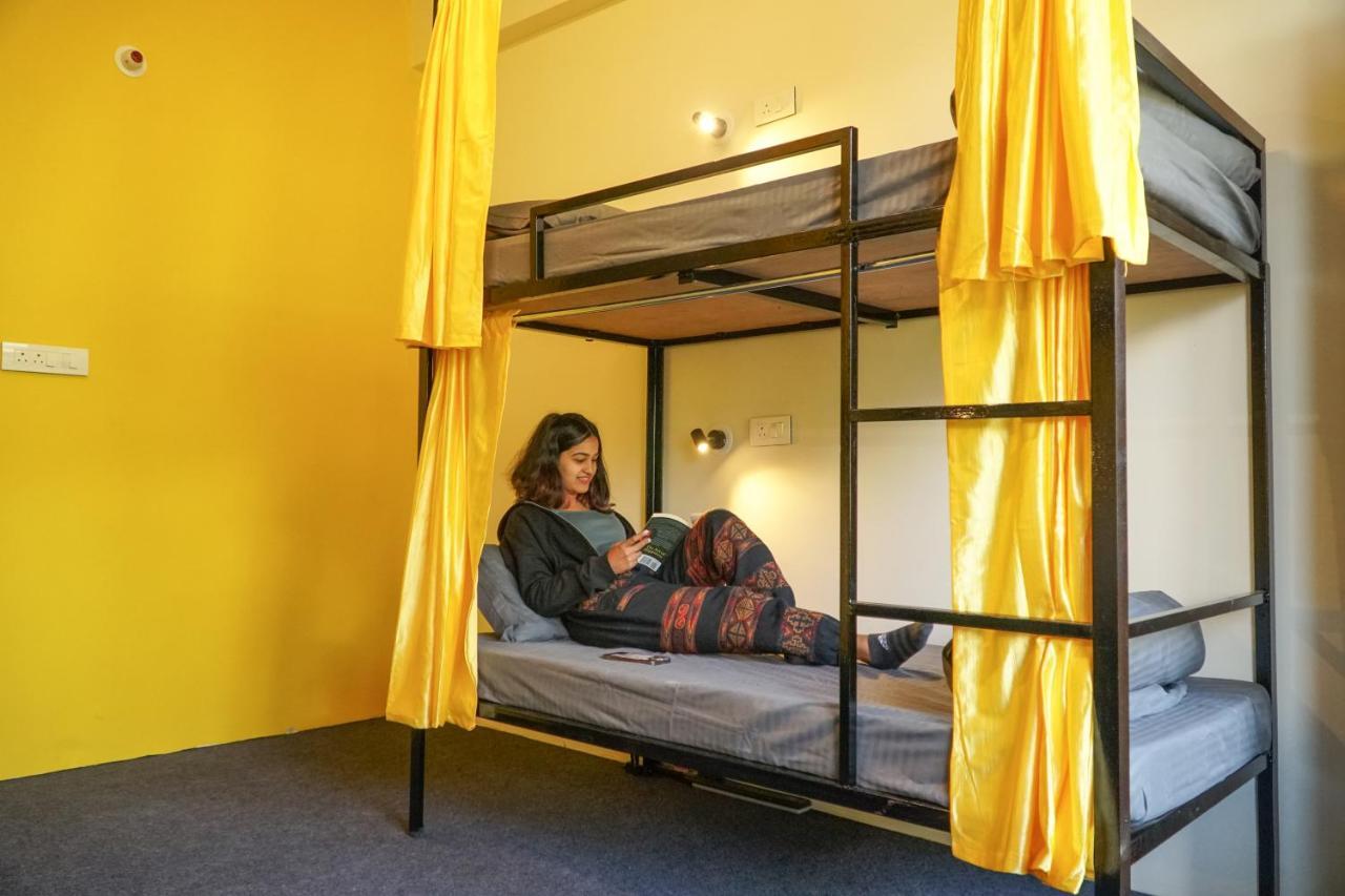 Firefly Hostel Manāli Eksteriør billede