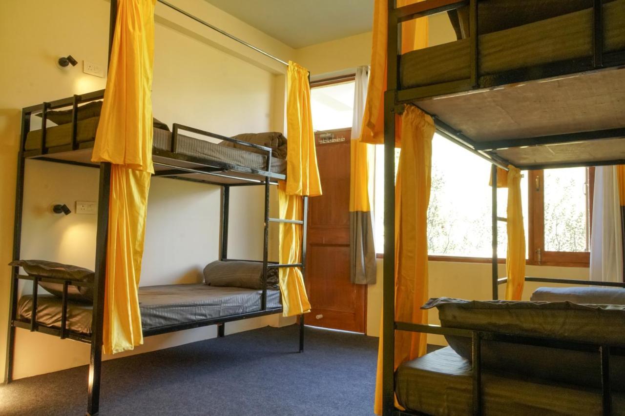 Firefly Hostel Manāli Eksteriør billede