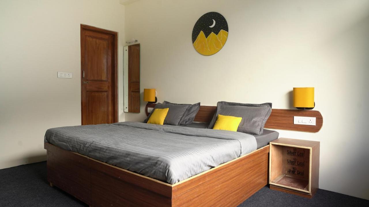 Firefly Hostel Manāli Eksteriør billede