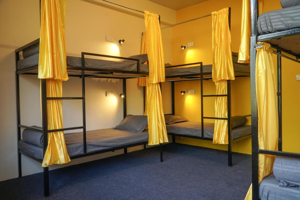 Firefly Hostel Manāli Eksteriør billede